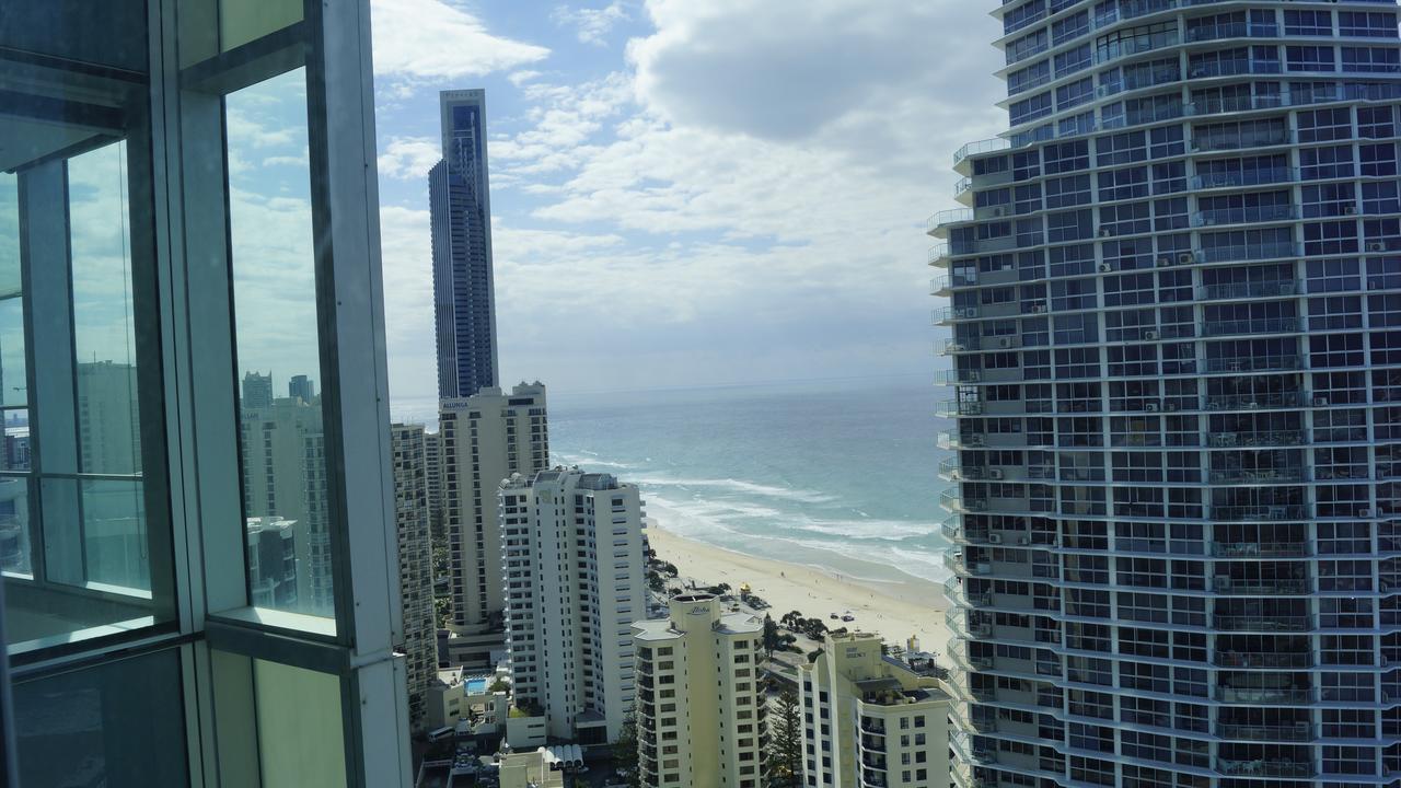 Private Apartment With Ocean Views At Q1 Resort Gold Coast Kültér fotó